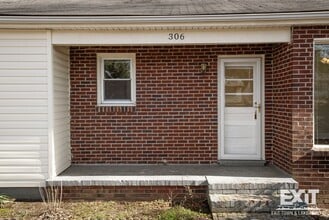 306 N Main St in La Crosse, VA - Building Photo - Building Photo