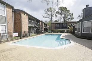 Villa Nueva Apartments in Houston, TX - Building Photo