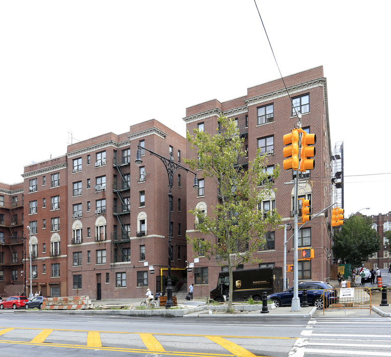 1350 Grand Concourse in Bronx, NY - Foto de edificio