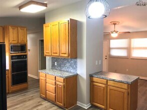 4401 Hughes Dr in Wichita Falls, TX - Foto de edificio - Building Photo