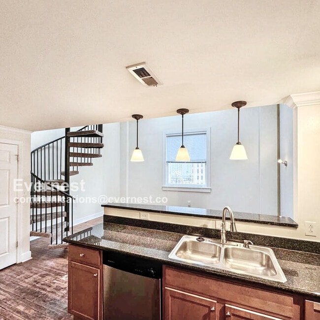 525 E Grace St in Richmond, VA - Building Photo - Building Photo