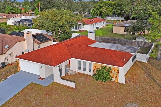 2502 Indigo Dr in Dunedin, FL - Building Photo - Building Photo