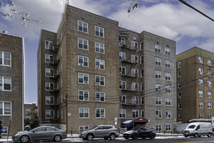 595 Mclean Ave in Yonkers, NY - Building Photo