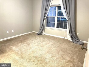 1701 Lake Shore Crest Dr in Reston, VA - Building Photo - Building Photo