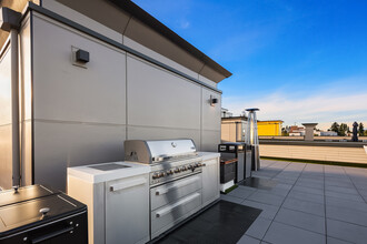 Mirabella Apartments in Seattle, WA - Foto de edificio - Building Photo