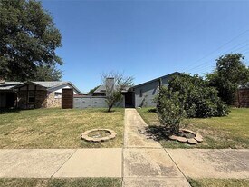 2131 Blossom Ln in Richardson, TX - Building Photo