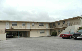 Wallace Apartments in North Miami, FL - Building Photo - Building Photo