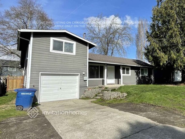 1802 S 246th Pl in Des Moines, WA - Foto de edificio - Building Photo