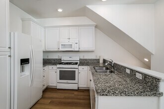 7235 Cedar Rd in Los Angeles, CA - Building Photo - Building Photo