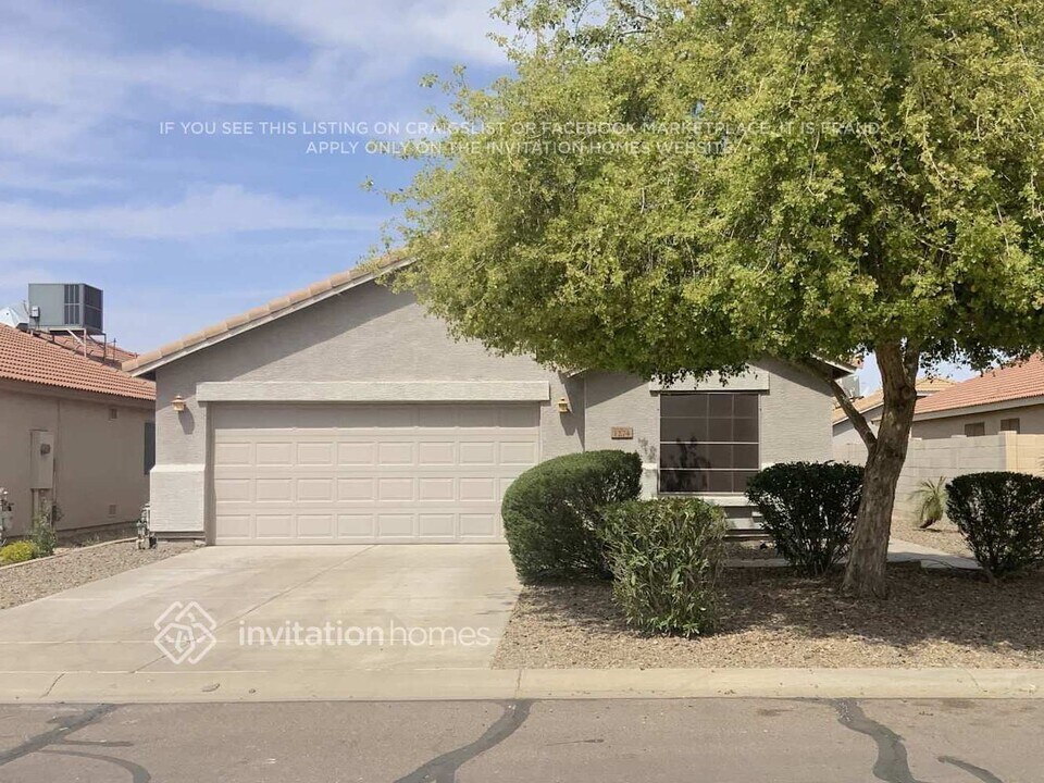 1274 E Vernoa St in San Tan Valley, AZ - Building Photo