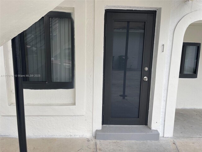 169 NE 50th St-Unit -1 in Miami, FL - Building Photo - Building Photo