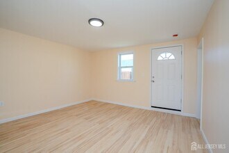 3774 NJ-27 in Kendall Park, NJ - Building Photo - Building Photo