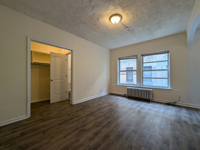 5412 N Kenmore Ave, Unit 5417-410 in Chicago, IL - Building Photo - Building Photo