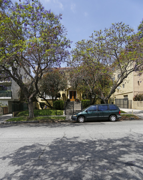 249 S Manhattan Pl in Los Angeles, CA - Building Photo