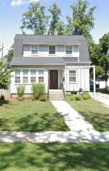 750 Crescent Rd in Jackson, MI - Building Photo