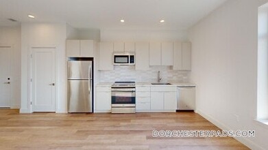 959 Dorchester Ave in Boston, MA - Foto de edificio - Building Photo
