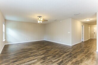 523 Worcester Ct. in Jacksonville, FL - Building Photo - Building Photo