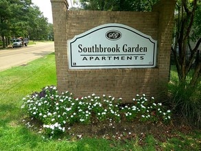 Southbrook Garden in Jackson, MS - Building Photo - Building Photo