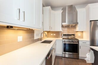 878 W Lill Ave in Chicago, IL - Building Photo - Building Photo