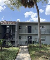 2812 Somerset Park Dr in Tampa, FL - Building Photo
