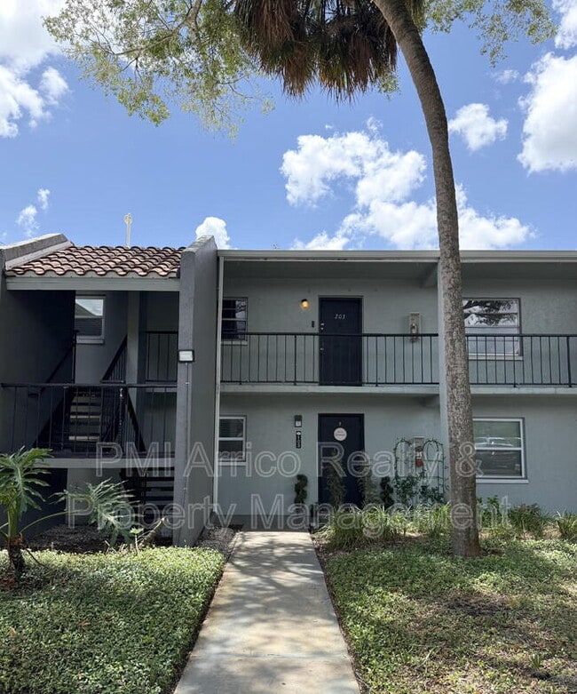 property at 2812 Somerset Park Dr