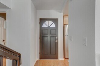 2191 Canyon Dr, Unit B101 in Costa Mesa, CA - Building Photo - Building Photo