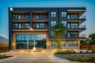 2232 Empire Central Dr in Dallas, TX - Building Photo