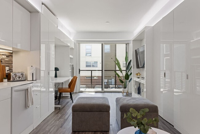 12607 Larchmere Blvd in Cleveland, OH - Building Photo - Building Photo