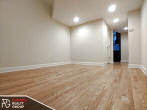 4032 N Ashland Ave, Unit 4036.5-Garden South in Chicago, IL - Foto de edificio - Building Photo