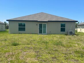 4213 Longmour Ln in Fort Pierce, FL - Foto de edificio - Building Photo