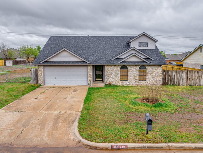 property at 5301 SE 82nd St