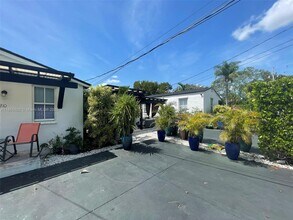 210 NE 110th St in Miami, FL - Building Photo - Building Photo
