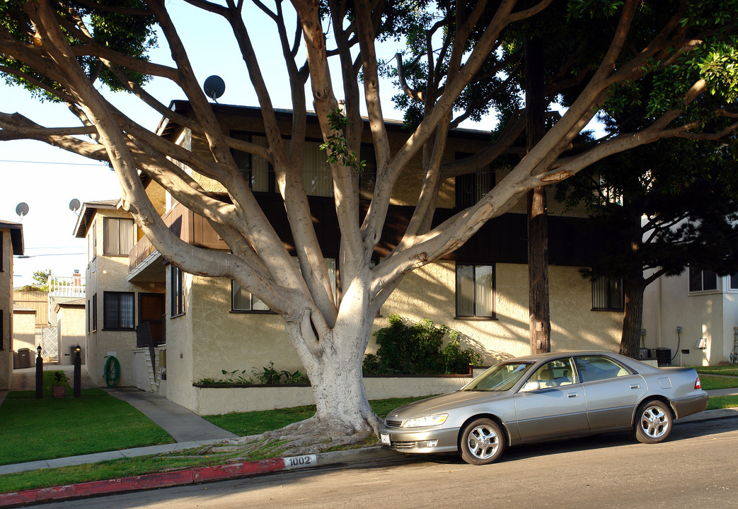 1002 E Imperial Ave in El Segundo, CA - Building Photo