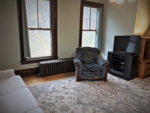 33 Middle St in Hallowell, ME - Foto de edificio - Building Photo