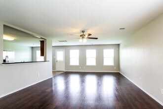 4315 Amaryllis Ave in Baytown, TX - Building Photo - Building Photo