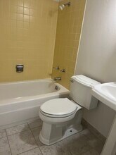 6424 E Bates Ave in Denver, CO - Foto de edificio - Building Photo