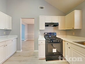 1100 Village Oaks in Jonesboro, GA - Foto de edificio - Building Photo