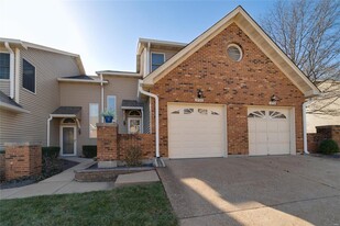 1730 Blue Oak Dr in Chesterfield, MO - Building Photo