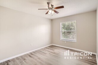 18207 Sweet Jasmine Dr in Tampa, FL - Building Photo - Building Photo