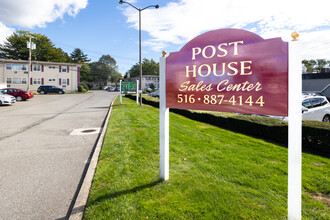 Post House in Westbury, NY - Building Photo - Building Photo