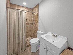 7013 Hemlock St in Houston, TX - Building Photo - Building Photo