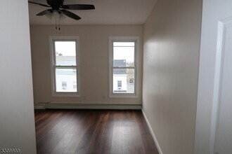 273 Walnut St, Unit 3 in Newark, NJ - Building Photo - Building Photo