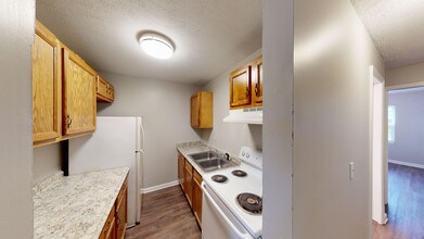 Oak Park Apartments in Lewisburg, TN - Building Photo - Interior Photo