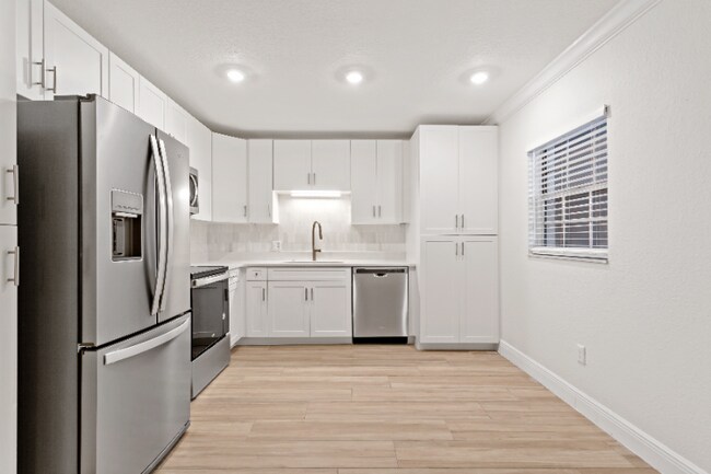 3215 W Swann Ave, Unit 13 in Tampa, FL - Foto de edificio - Building Photo