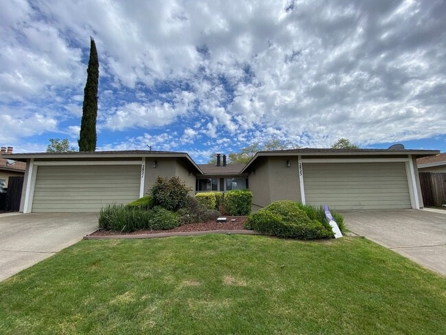 property at 2821 Pepper Oaks Dr