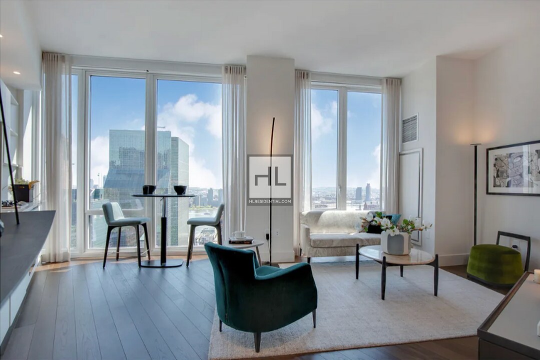 East 44th Street, Unit 28F in New York, NY - Foto de edificio