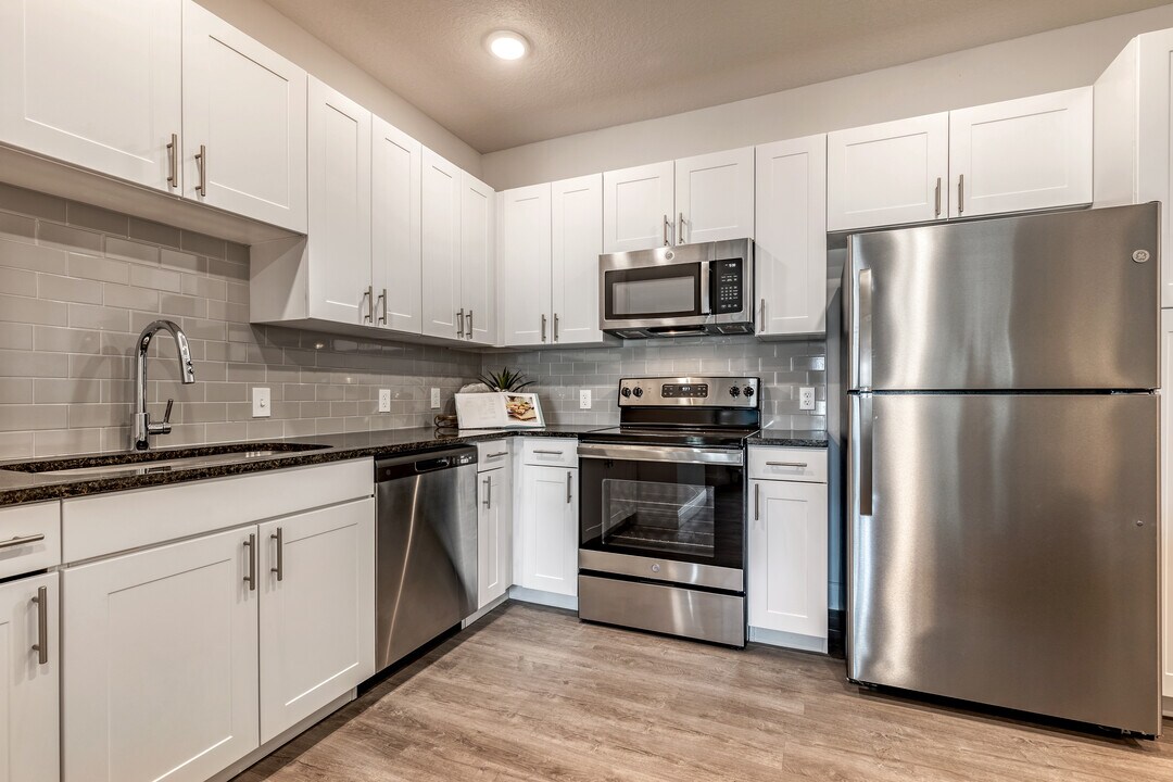 Grand Oak Apartments in Largo, FL - Building Photo