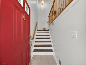 124 Barclay Dr in Nutley, NJ - Foto de edificio - Building Photo