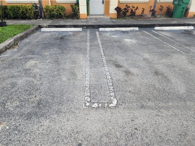 6970 NW 177th St in Hialeah, FL - Building Photo - Building Photo