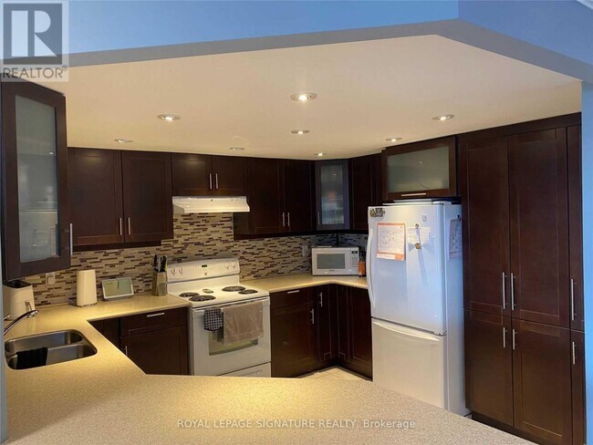 20 McFarlane Dr in Halton Hills, ON - Building Photo - Building Photo